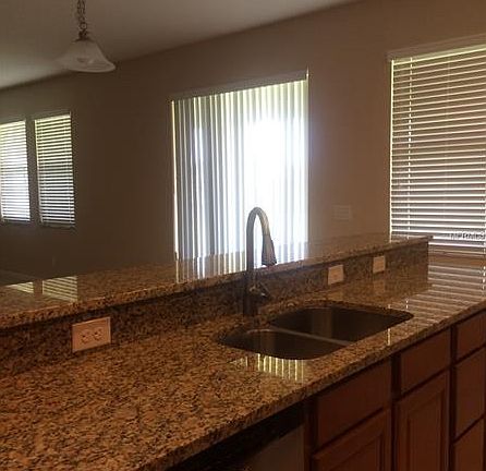 4th image of 4881 Maple Park St