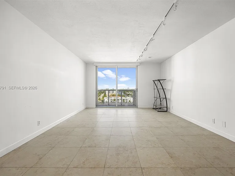 900 Bay Dr #1005 — Photo 7