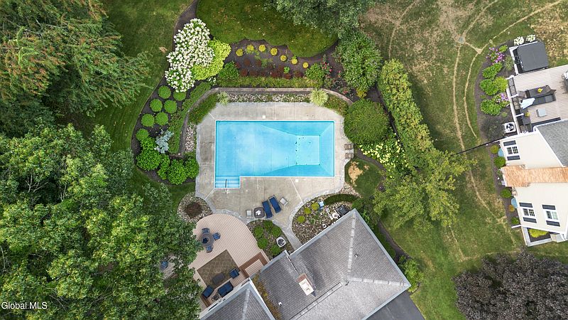 4th image of 17 Greyledge Drive