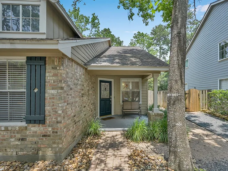 24 E New Avery Pl — Photo 2