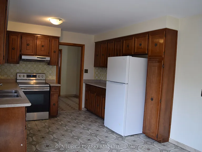 38 Beamsville Dr — Photo 6