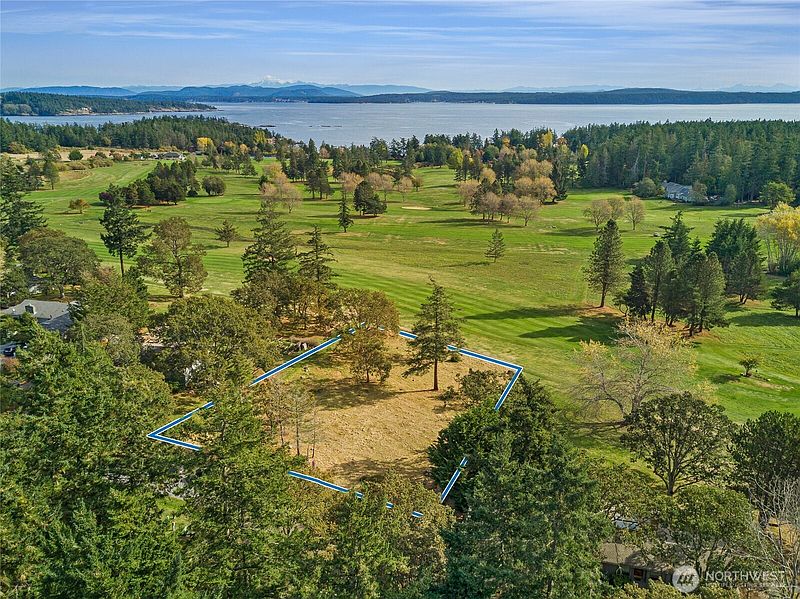 4th image of 74 Garry Oak Lane