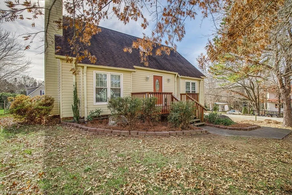 3 bed, 2.5 bath, 1766 sqft, $1,950 — Photo 1