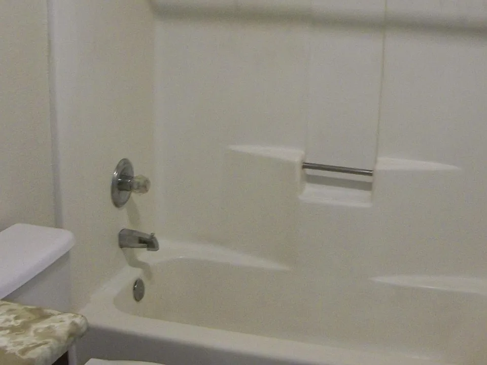 Bathroom Tub/Shower