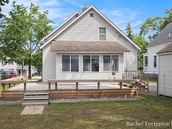 5th image of 2025 Harrison Ave