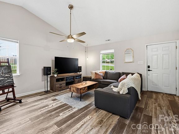5th image of 1221 Capps Hollow Dr