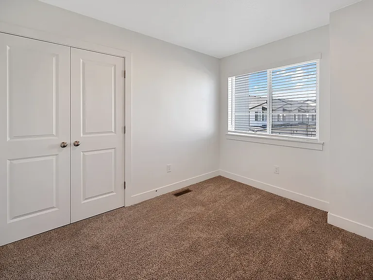 10 S 410 W — Photo 24