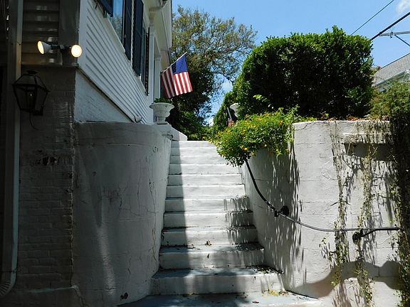 3rd image of 406 Orleans St
