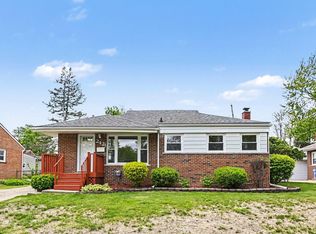 2421 Barstow Rd, Lansing, MI 48906