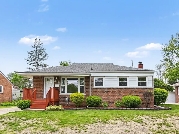 2421 Barstow Rd, Lansing, MI 48906