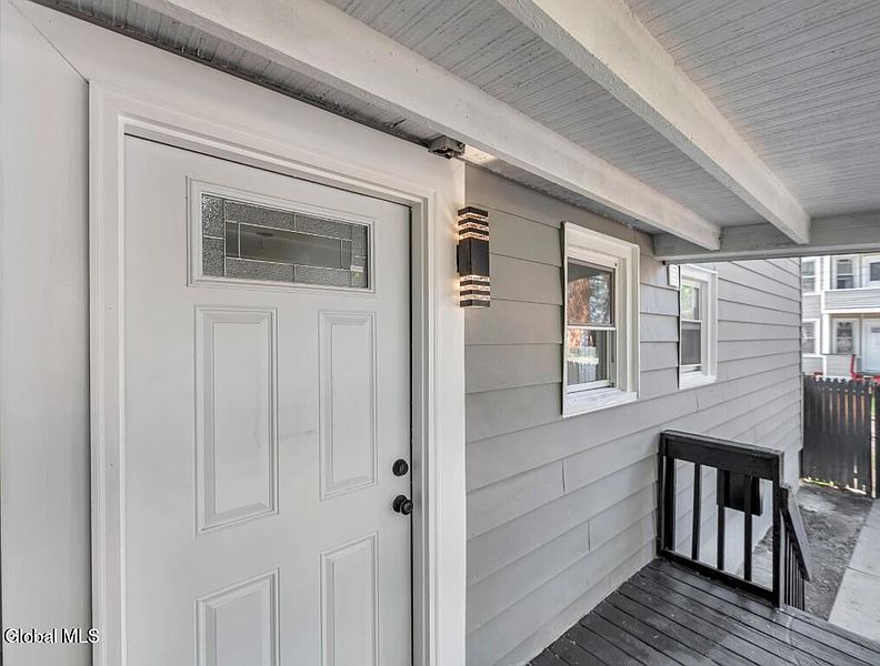 3rd image of 889 Yorkston Street