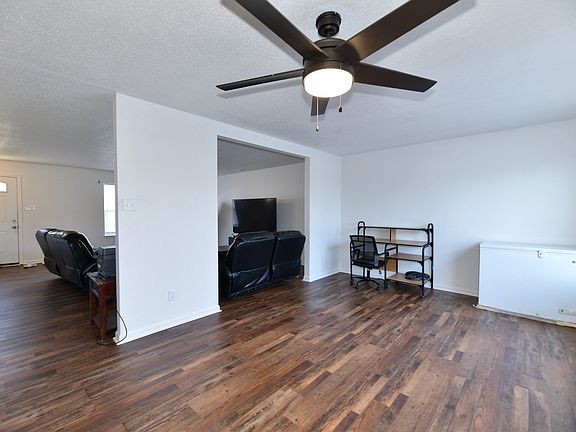 4th image of 2294 Edgewater Cir