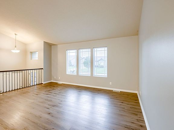 4th image of 20817 Parker St