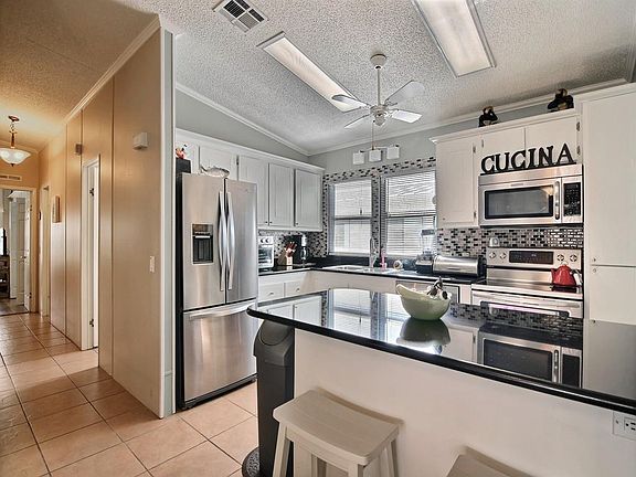 5th image of 938 Waterway Dr