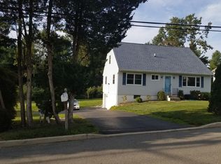 198 North Rd, White Plains, NY 10603