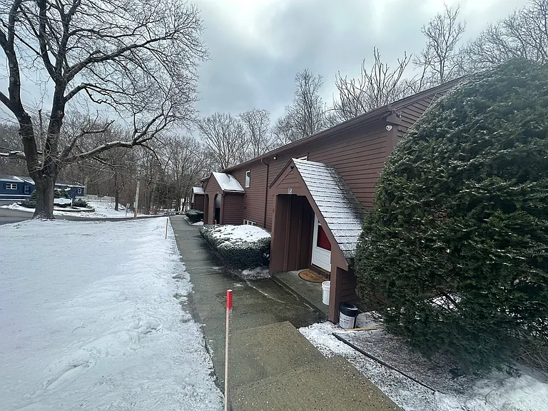 87 Phelps St — Photo 1