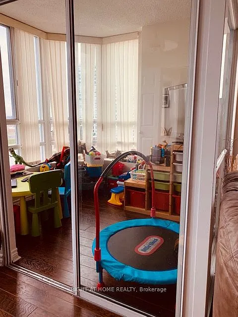 3 bed, $3,000 — Photo 4