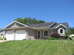 20754 Rivers Edge Dr, Goshen, IN 46528