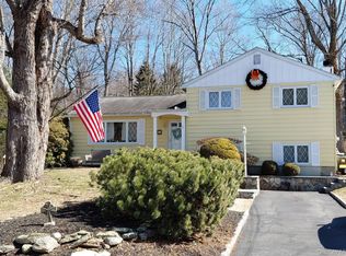 32 Woodland Blvd, Cortlandt Manor, NY 10567
