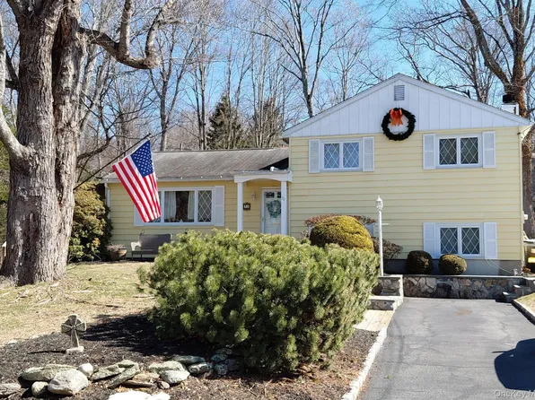 32 Woodland Blvd, Cortlandt Manor, NY 10567