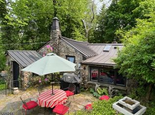 27 1st St, Califon, NJ 07830