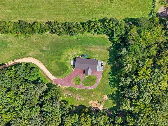 4th image of 179 Quaker Neck Rd