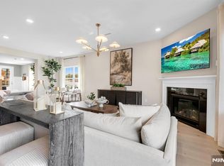 14 Belmont Pl, Oakland, NJ 07436