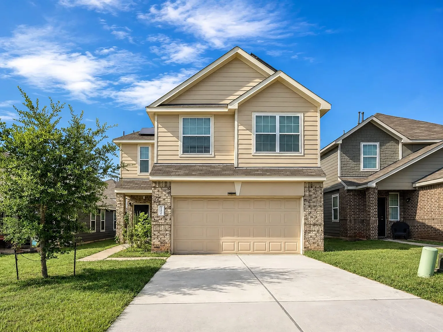 4 bed, 2.5 bath, 1907 sqft, $1,800 — Photo 1