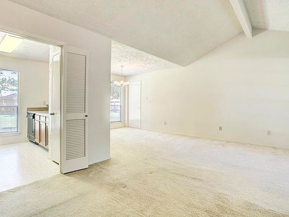 5th image of 2820 Custer Dr