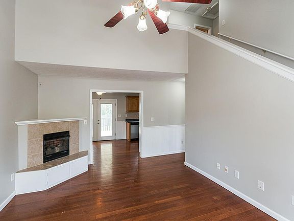 5th image of 2308 Country Hills Cir