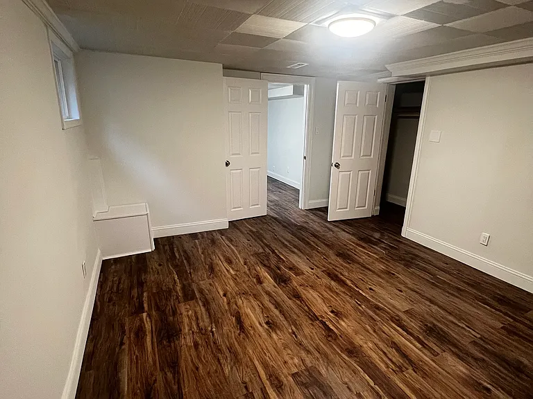 2404 Darrow St — Photo 23
