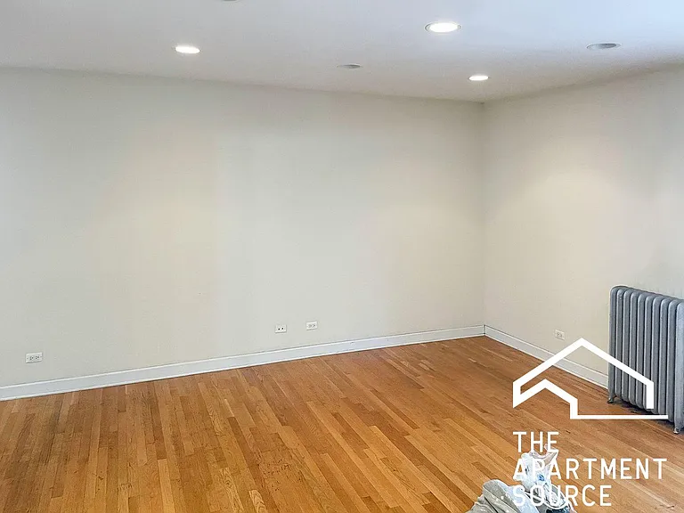3930 N Pine Grove Ave #3916-2 — Photo 1