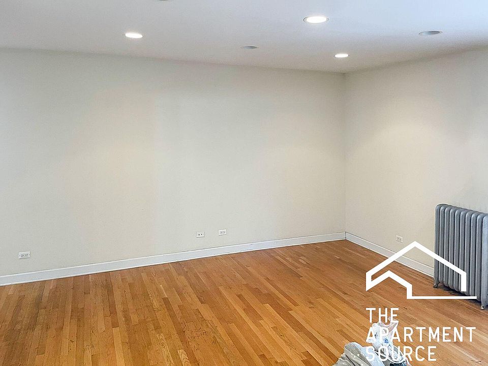 1st image of 3930 N Pine Grove Ave #3916-2