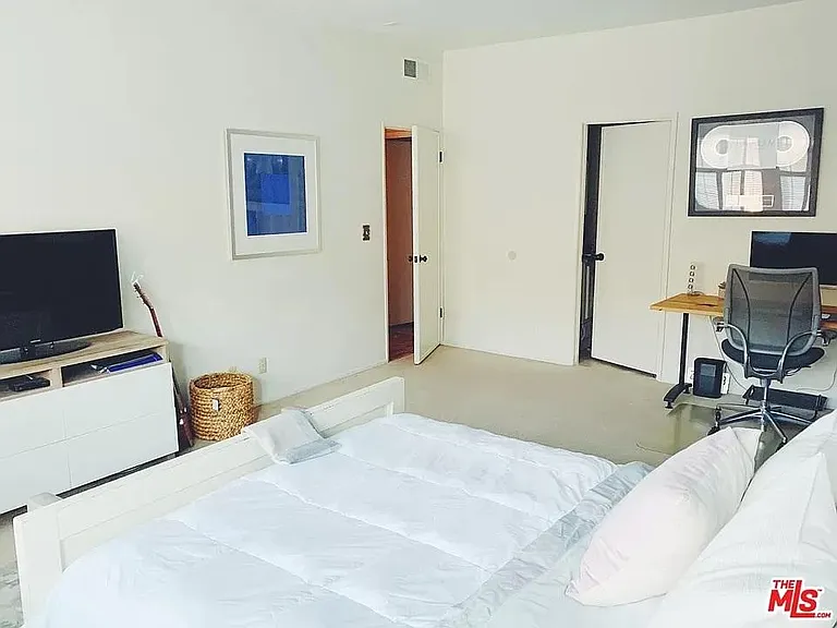 5139 Balboa Blvd #204 — Photo 12