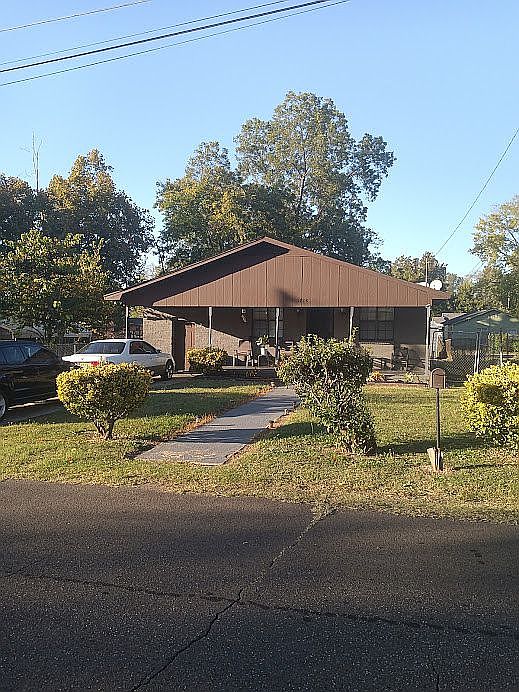 2nd image of 3728 Maple Ave SW