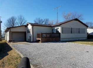 3 Sunset Dr, Carlyle, IL