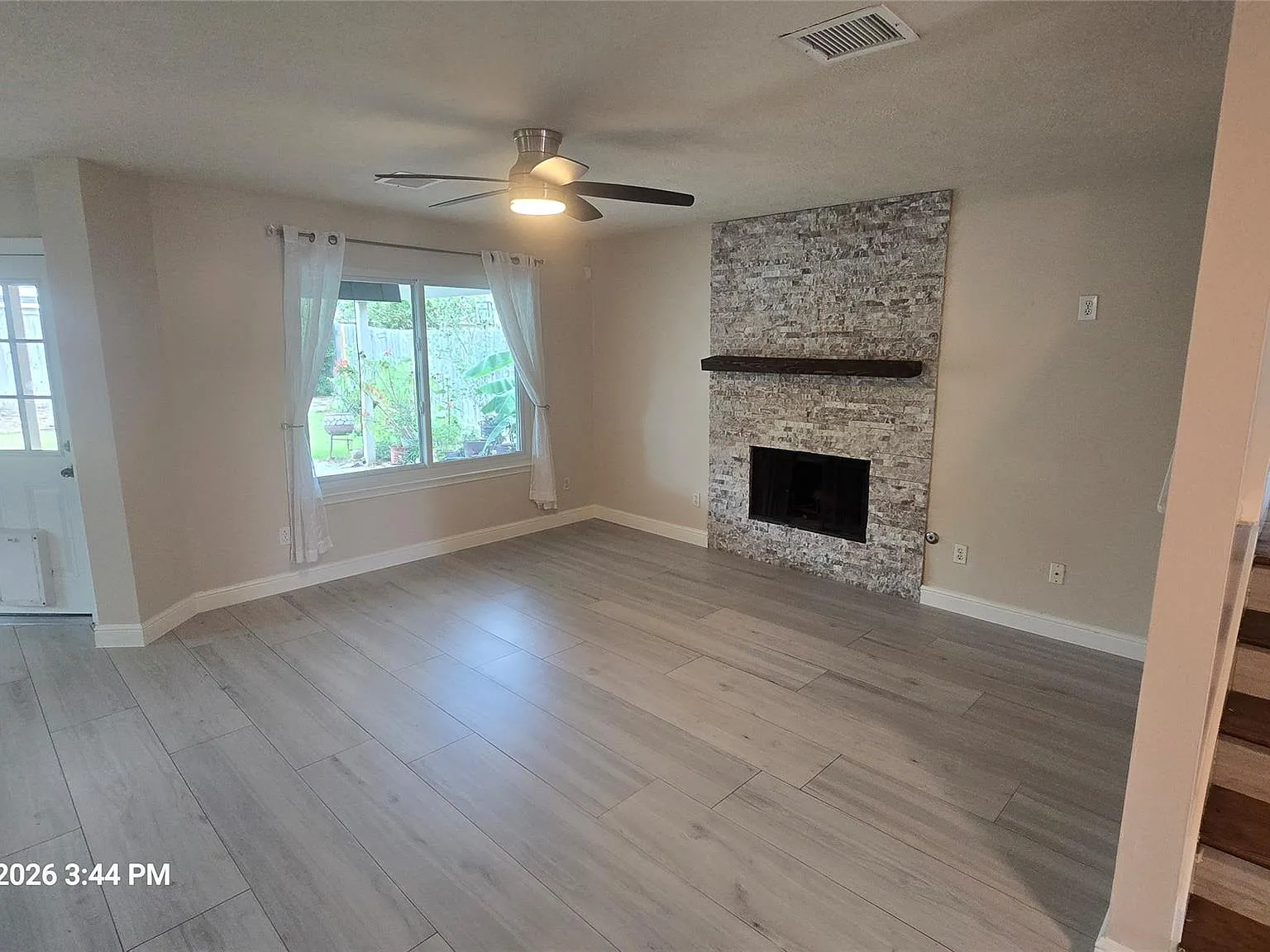 4 bed, 2.5 bath, 1922 sqft, $2,100 — Photo 3