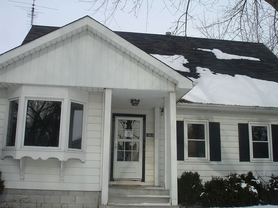 1st image of 1943 221st St