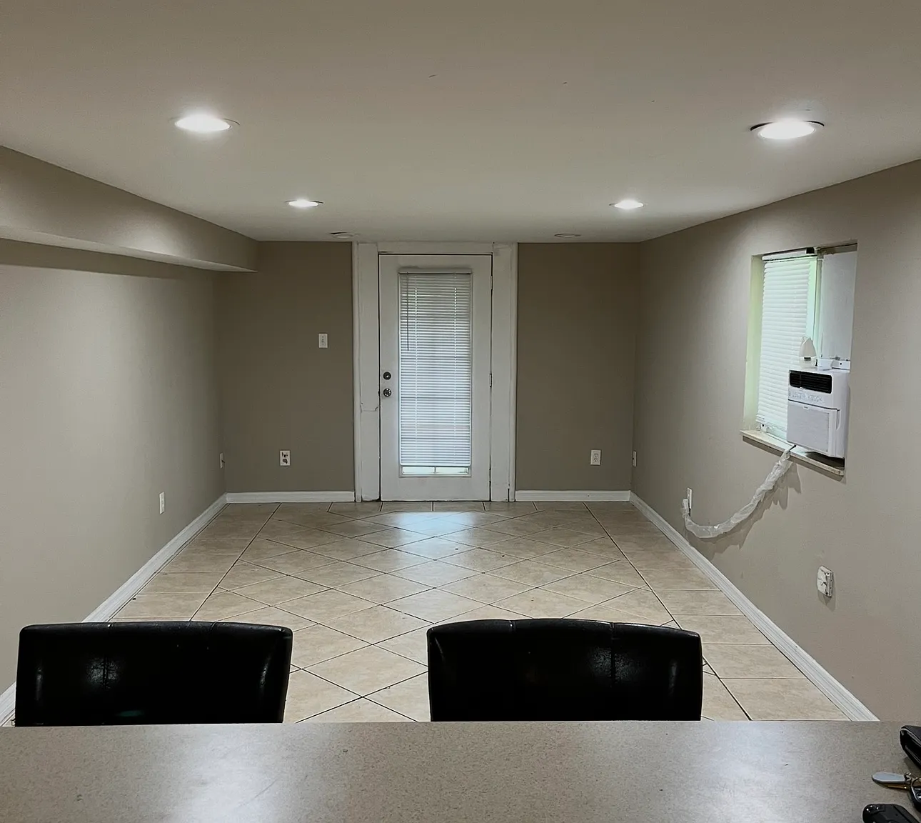 1 bed, 1050 sqft, $1,050 — Photo 4