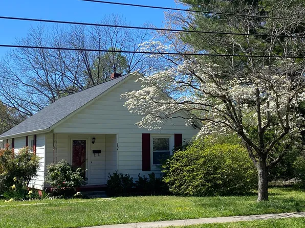 305 N 9th St, Mebane, NC 27302
