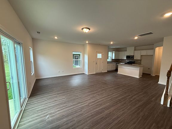 3rd image of 3204 Lilac Grove Dr