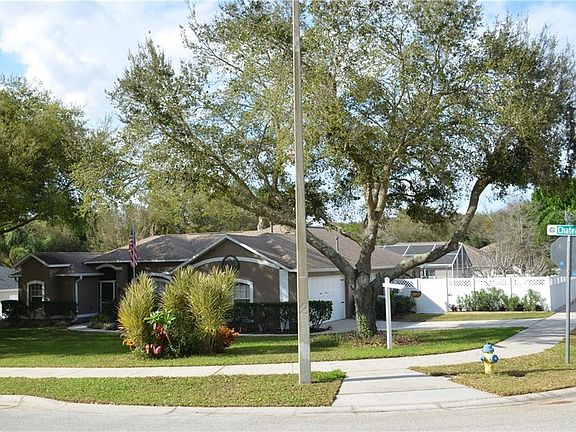 3rd image of 1222 Chateau Cir