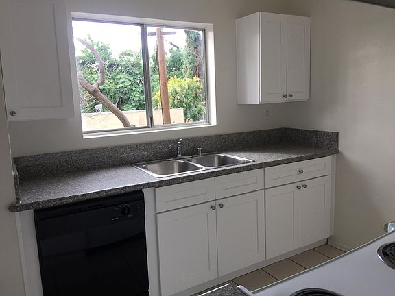 5th image of 1011 Palm Ave