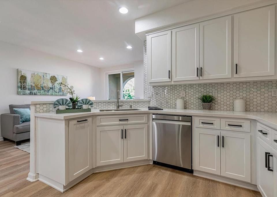 1st image of 783 Parc Ln