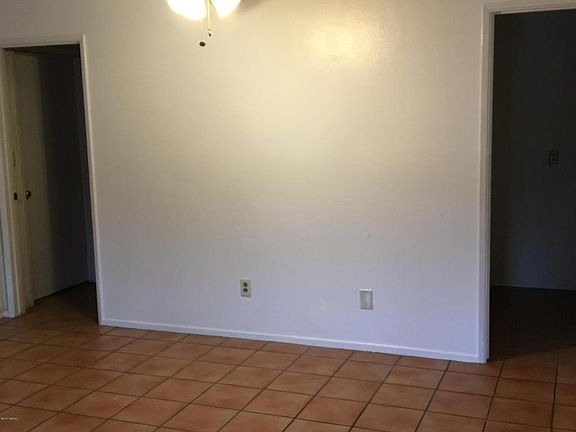 3rd image of 1541 W Hudson Pl