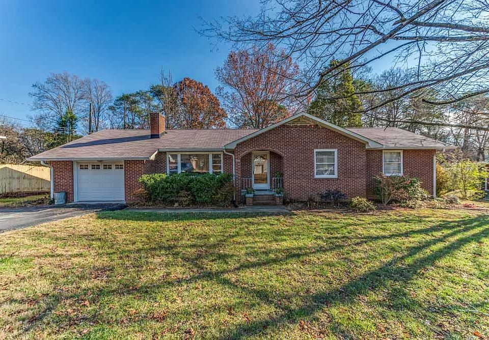 1st image of 204 Lindy Dr