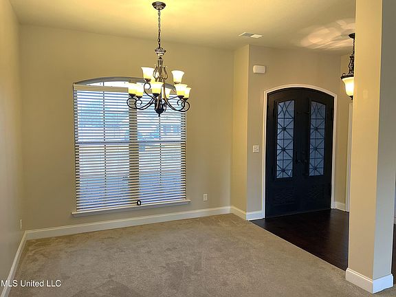 5th image of 8801 Courtly Cir N