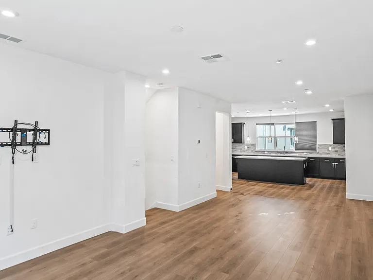1744 Pedrozzi Cmn — Photo 9