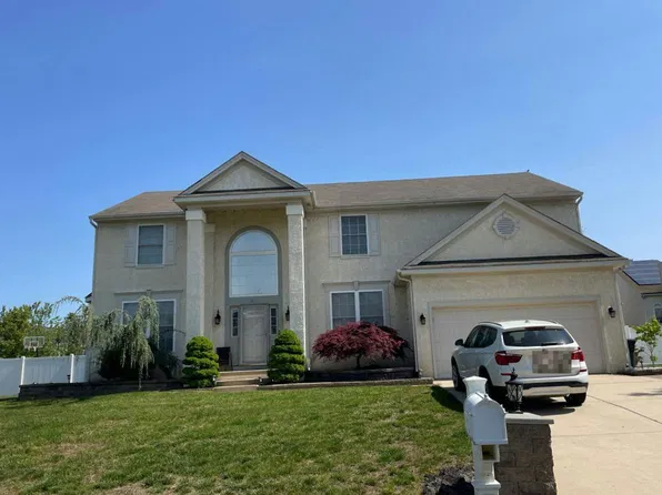 90 Mullen Dr, Sicklerville, NJ 08081