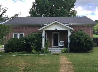 200 McMillian St, Celina, TN 38551